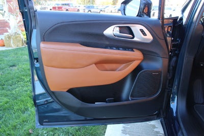 2025 Chrysler Pacifica Pinnacle
