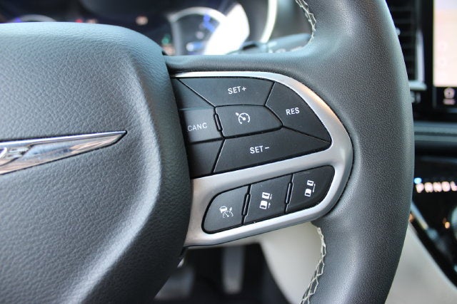 2024 Chrysler Pacifica Hybrid Select