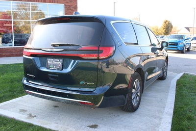 2024 Chrysler Pacifica Hybrid Select