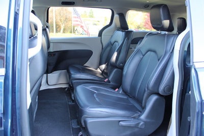 2024 Chrysler Pacifica Hybrid Select