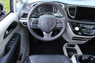 2024 Chrysler Pacifica Hybrid Select