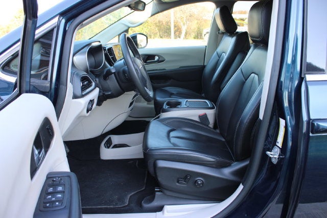 2024 Chrysler Pacifica Hybrid Select