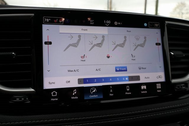 2026 Chrysler Pacifica Select