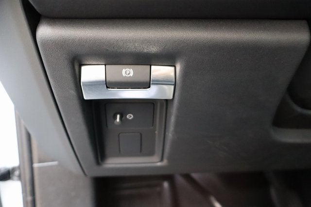 2023 Land Rover Defender X-Dynamic SE