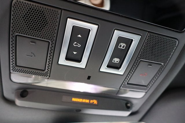 2023 Land Rover Defender X-Dynamic SE