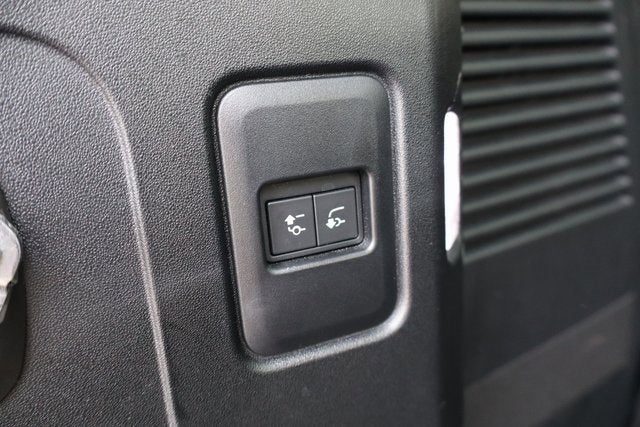 2023 Land Rover Defender X-Dynamic SE