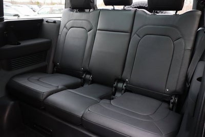 2023 Land Rover Defender X-Dynamic SE