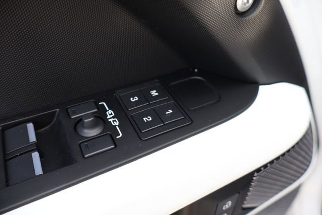2024 Land Rover Defender S