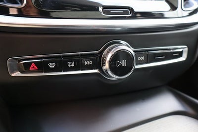 2021 Volvo V60 Cross Country T5