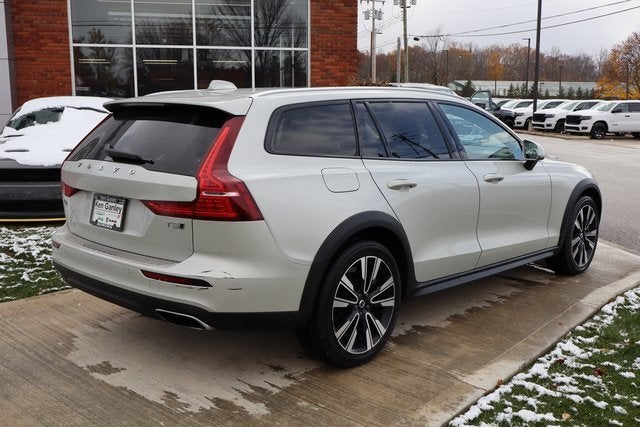 2021 Volvo V60 Cross Country T5
