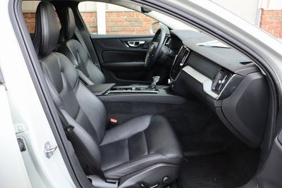 2021 Volvo V60 Cross Country T5