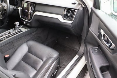 2021 Volvo V60 Cross Country T5